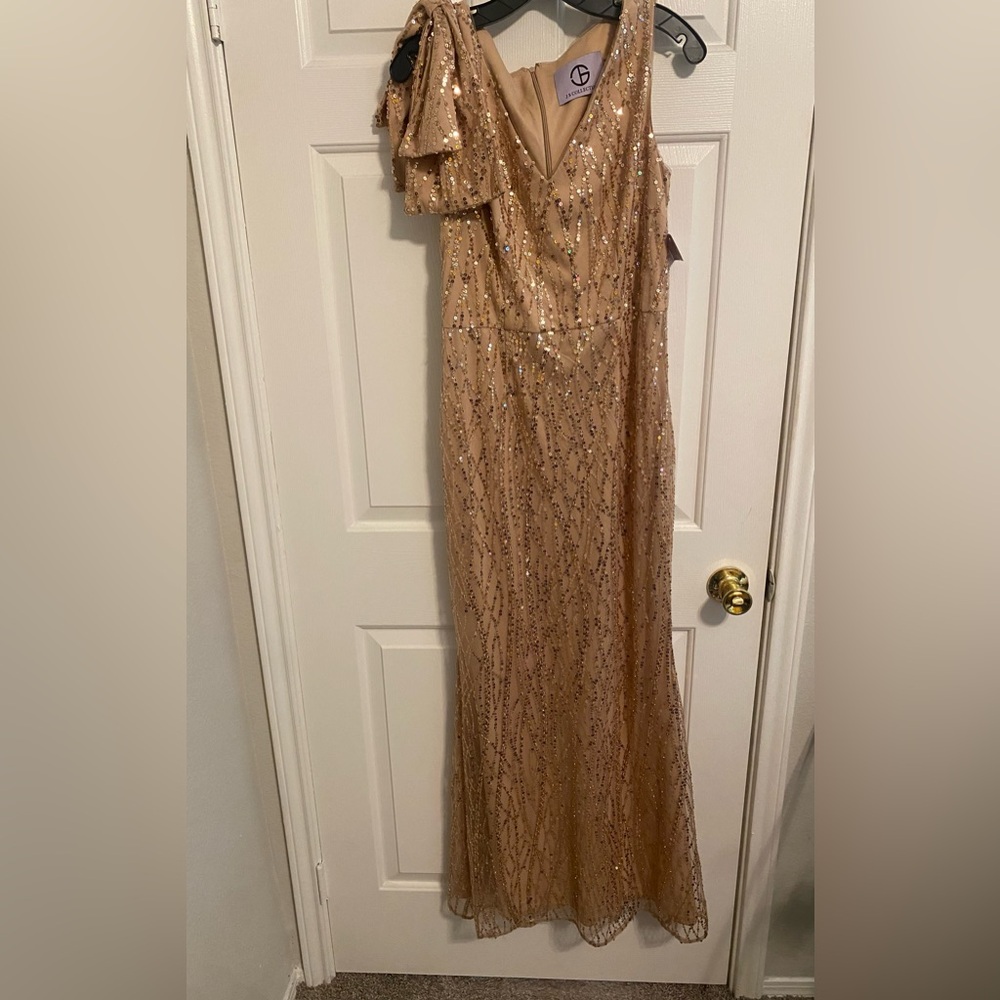 NWT JS Collections Women's Dakota Bow Mermaid Evening Gown in Rose Gold Size 8